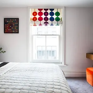 large-townhouse-just-2-minutes-from-the-sea-i360.brighton-hotels-england.com/